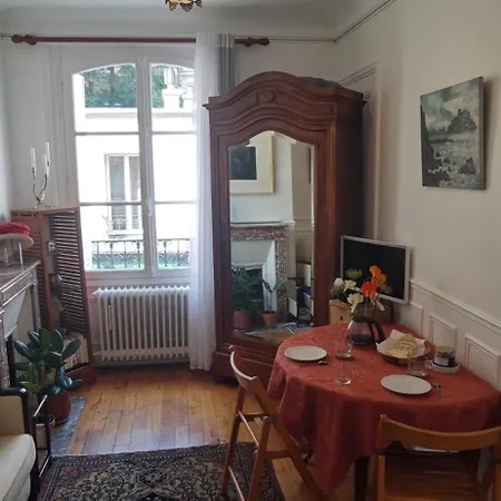 Aux Gobelins Et Rue Mouffetard